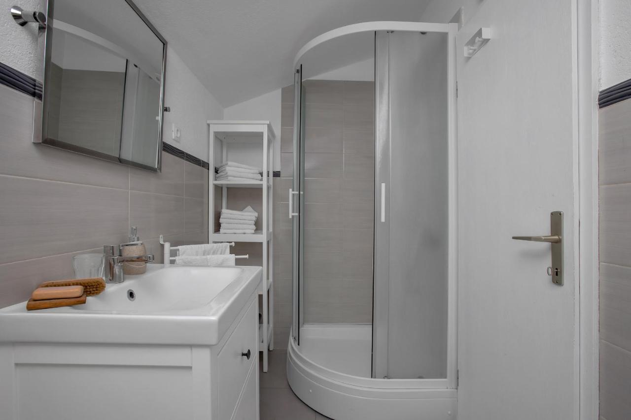 Apartman Ratac 11 Tučepi Esterno foto